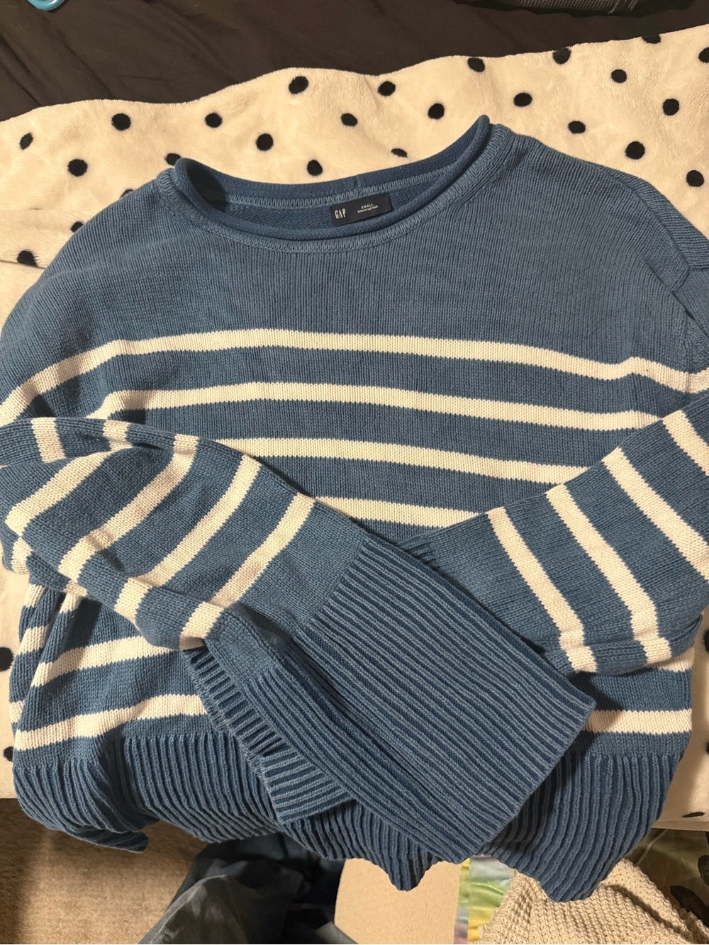 GAP sweater
